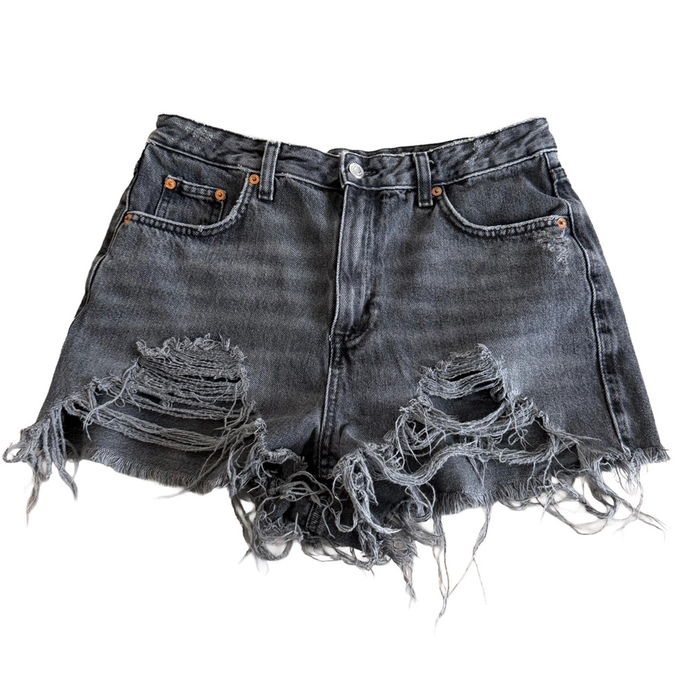 TOPSHOP Mom Ripped Distressed Washed Black Denim Jean Shorts Size 8 Inseam: 2.5”